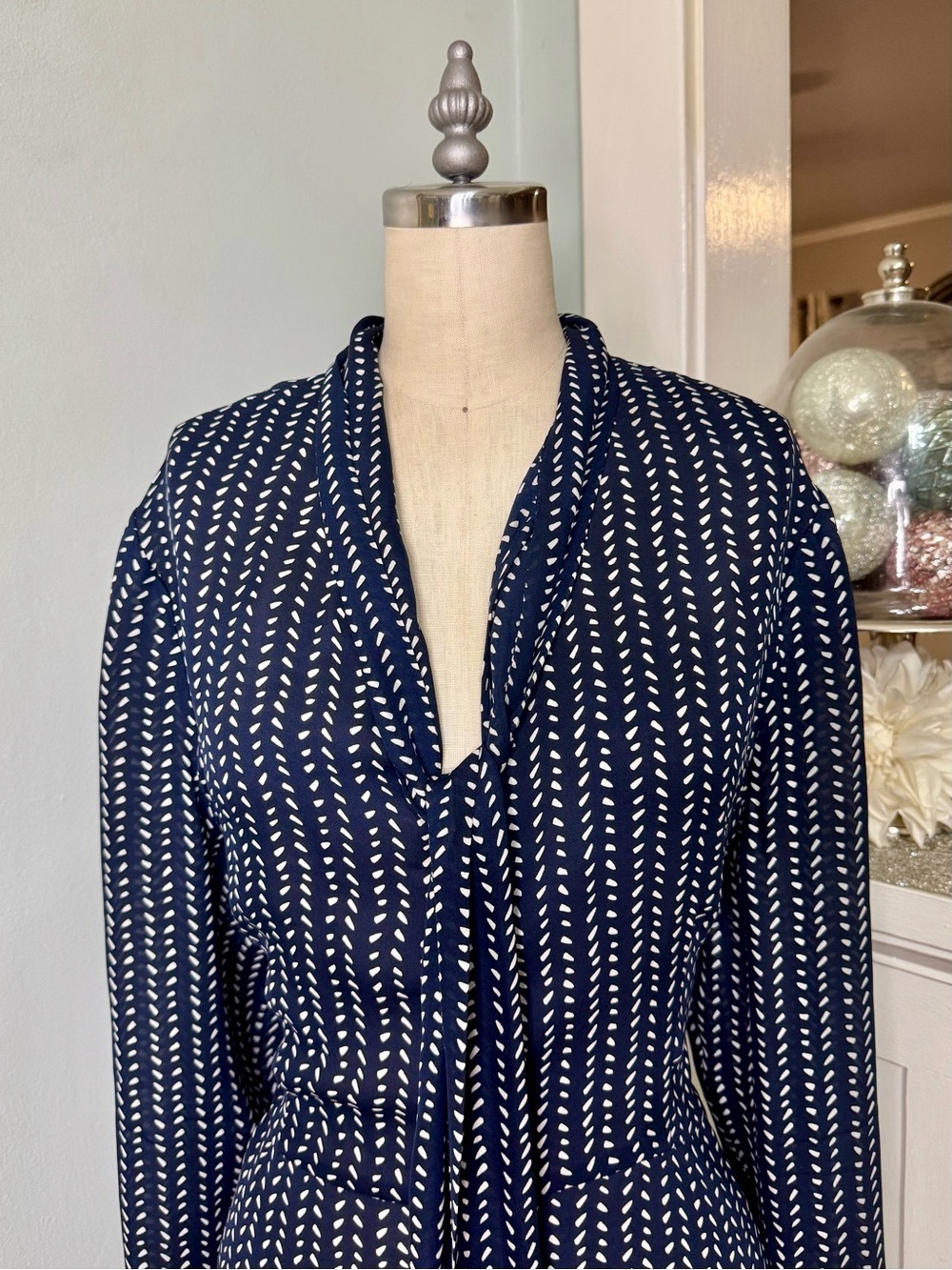 Classiques Entier 100% Silk Navy Blue Printed Tie Neck Blouse XL - Picture 3 of 12